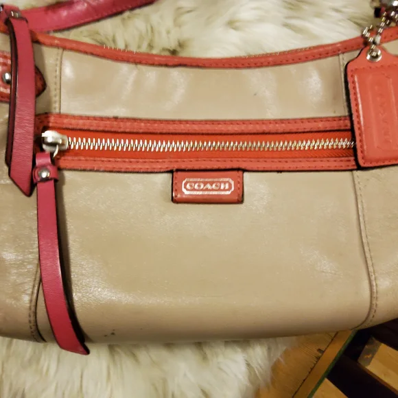 Coach Daisy Spectator Purse GUC - Picture 3 of 16